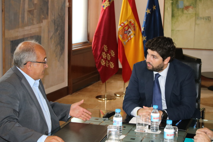 Fernando López Miras se reúne con el presidente de Coordinadora de Organizaciones de Agricultores y Ganaderos
