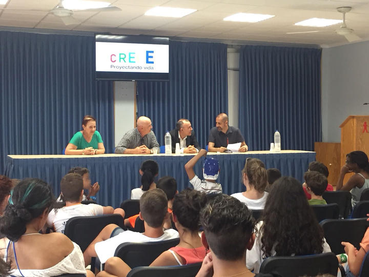 Más de 30 niños con insuficiencia renal de distintos puntos de España participan en un campamento en 'La Charca'
