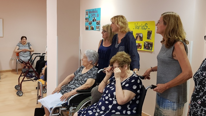 La consejera de Familia e Igualdad de Oportunidades, Violante Tomás, visita la Residencia Club de Campos.