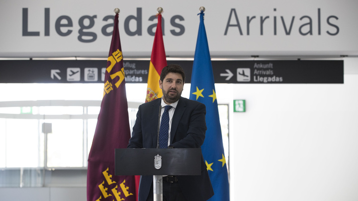 El presidente de la Comunidad, Fernando López Miras, presenta el Plan Especial del Aeropuerto (2)