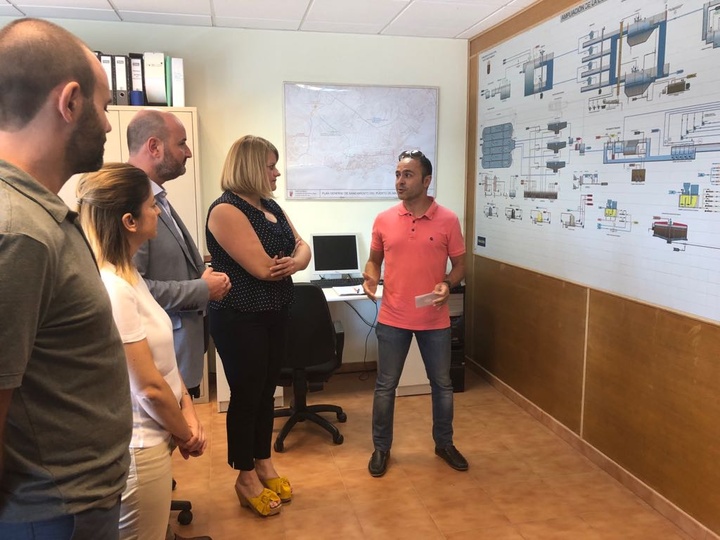 María Dolores Valcárcel, secretaria general de Agua, Agricultura, Ganadería y Pesca, Joaquín Ruíz, director generante de Esamur y Alicia Jiménez, alcaldesa de Mazarrón, han visitado las instalaciones de la EDAR (Estación depuradora de aguas residuales) de Mazarrón y de la futura ampliación
