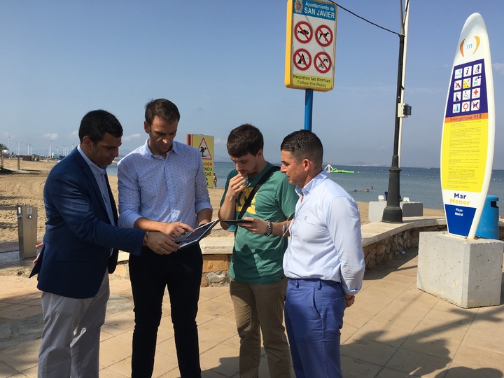 Presentación del servicio gratuito a internet en la playa Mistral y cala del Pino, en La Manga