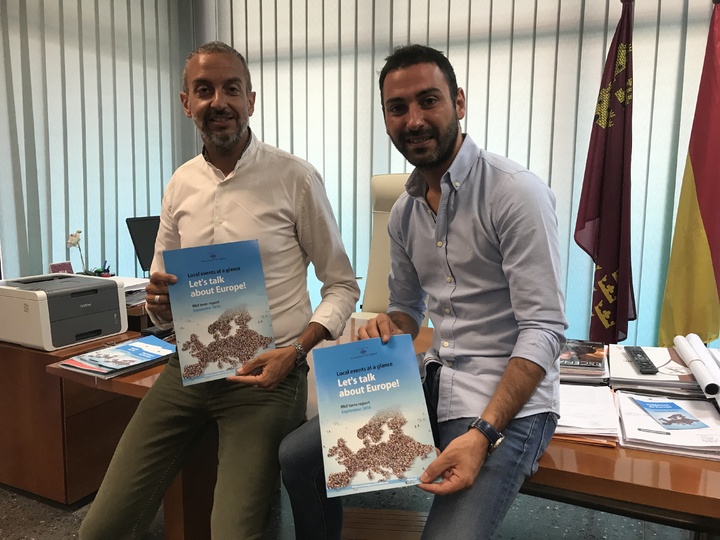 El director general de Unión Europea y el concejal de Cultura de Lorca, durante su encuentro de hoy