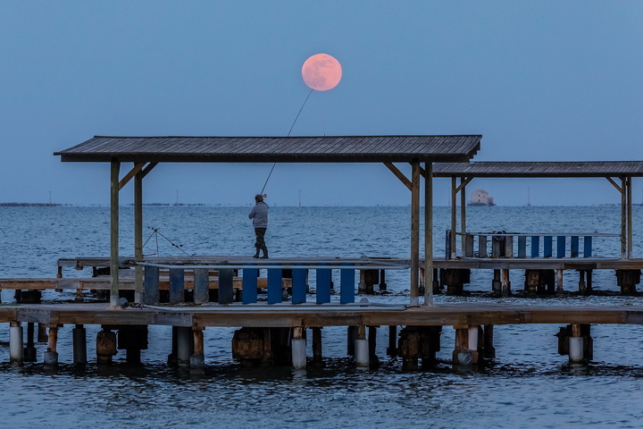 Segundo clasificado, 'Pescando la luna', Pedro Javier Sáez