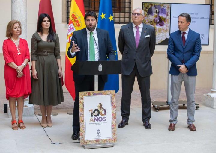Fernando López Miras recibe al presidente del Paso Blanco de Lorca y miembros de su junta directiva (2)