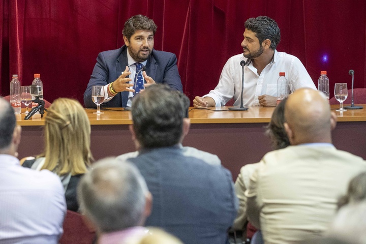 López Miras participa en los 'Aperitivos Taurinos' organizados por el Real Club Taurino de Murcia