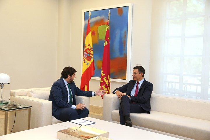 Fernando L&oacute;pez Miras se re&uacute;ne con Pedro S&aacute;nchez en el Palacio de la Moncloa (3)