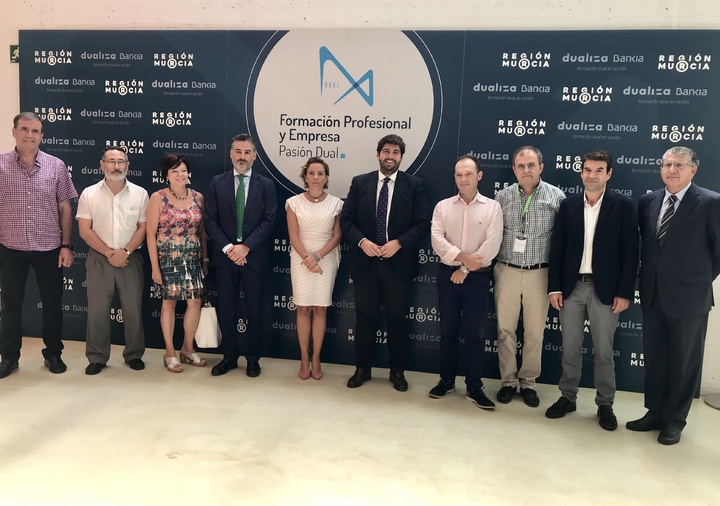 El presidente López Miras clausura el I congreso nacional sobre Formación Profesional Dual (2)