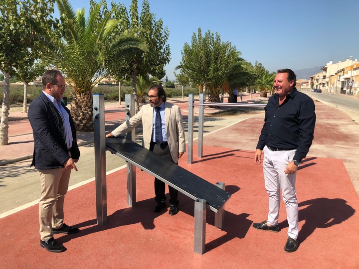 El consejero de Presidencia, el alcalde de Ceutí y el director general de Administración Local, durante la visita a los equipamientos instalados
