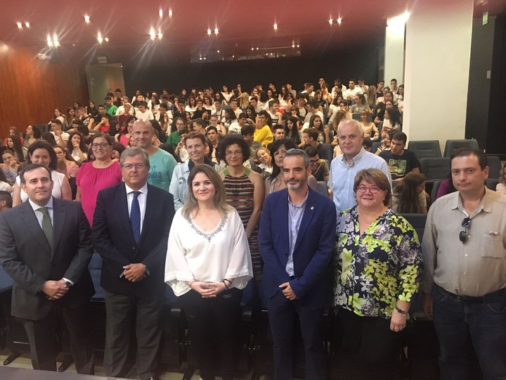 230 alumnos reciben educación financiera a través de las charlas organizadas por la Comunidad, el Colegio de Economistas y Bankia