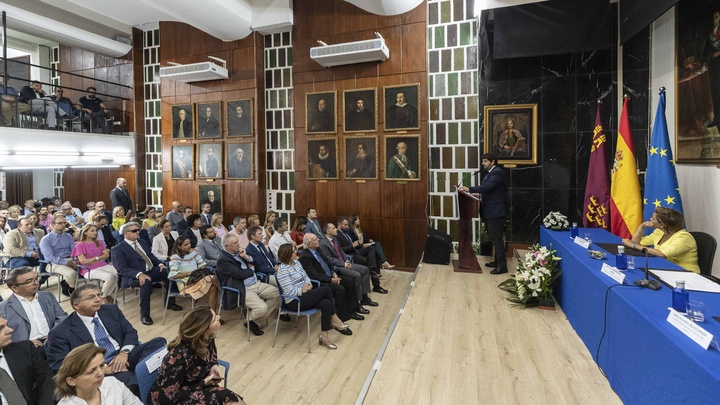 El jefe del Ejecutivo regional, Fernando López Miras, preside el acto de apertura oficial del curso escolar 2018-2019 (3)