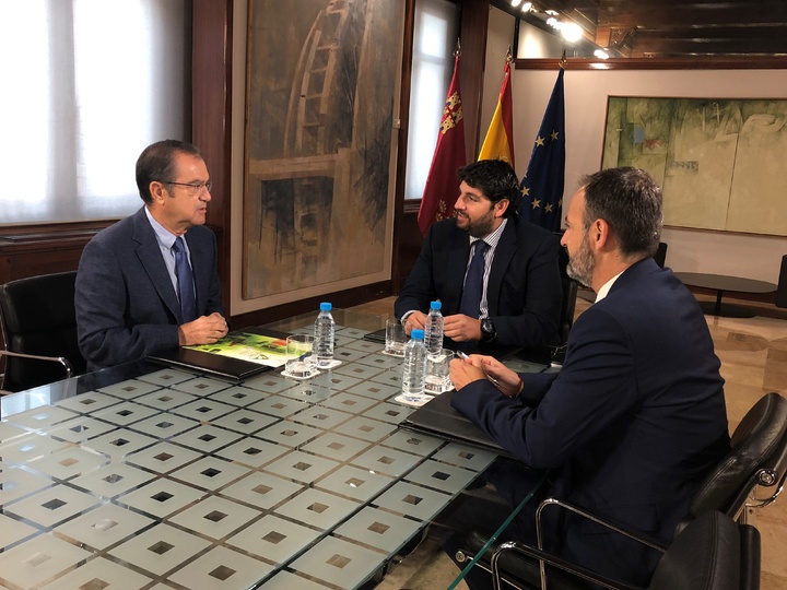 López Miras se reúne con el presidente de  la Agrupación de Conserveros y Empresas de Alimentación de Murcia, Alicante y Albacete (Agrupal)