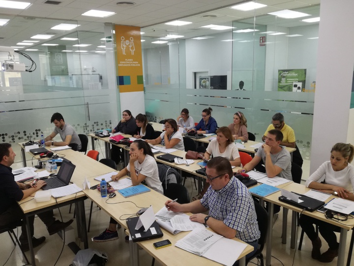 Imagen de uno de los cursos del programa de la Comunidad 'Región de Murcia Habla Idiomas', que permite que desempleados obtengan un curso intensivo y gratuito enfocado a la preparación de pruebas de nivel de entidades como Oxford o Cambridge. (II)