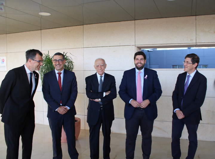 El presidente Fernando López Miras participa en el acto de homenaje al doctor Pascual Parrilla (2)