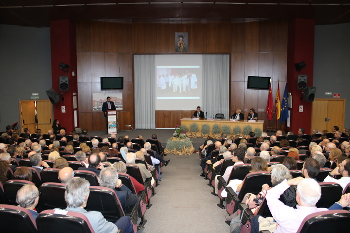 El presidente Fernando López Miras participa en el acto de homenaje al doctor Pascual Parrilla (3)
