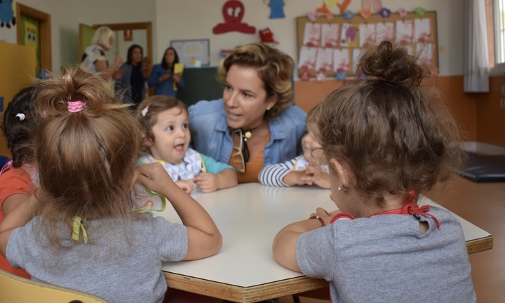 La consejera de Educación visita visita la Escuela de Educación Infantil Torreagüera