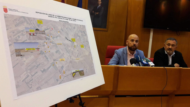 Fomento desvía el tráfico por las obras de mejora de la carretera que cruza la rambla Biznaga