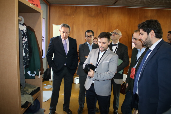 El presidente López Miras inaugura la II edición del "Murcia Shops Forum" (2)