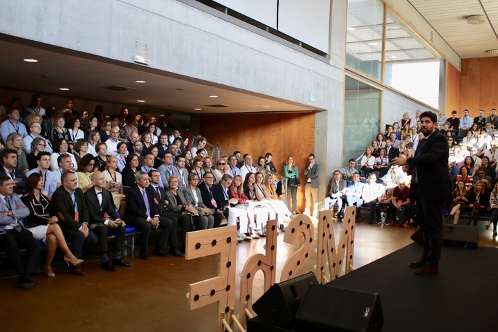 El presidente López Miras inaugura la II edición del "Murcia Shops Forum" (3)