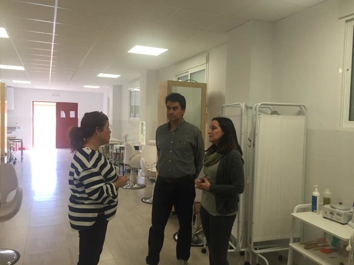 La directora general de Centros Educativos, Remedios Lajara, visita el instituto Los Cantos de Bullas donde la Comunidad ha realizado obras de mejora