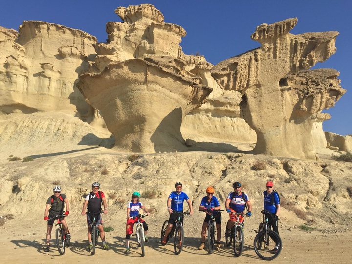 Un grupo de turoperadores europeos han recorrido en bicicleta algunas de las mejores rutas cicloturistas de la Región