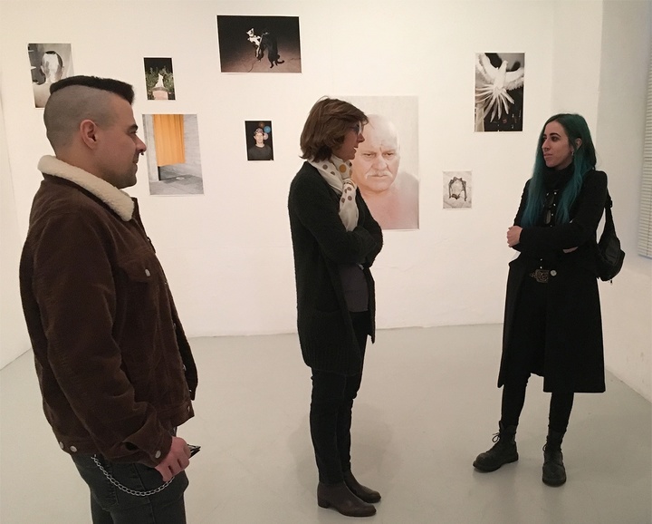 La directora general del, Instituto de las Industrias Culturales y de las Artes, ICA, Marta López-Briones, junto a JD Valiente y Sole Satana en la Sala de Máquinas del Centro Párraga
