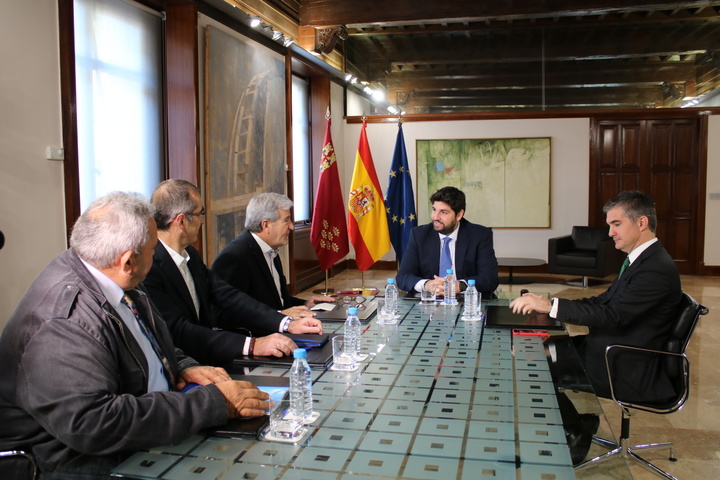 Reunión del presidente de la Comunidad, Fernando López Miras, con representantes de Federación de Cooperativas Agrarias de Murcia y Coordinadora de Organizaciones de Agricultores y Ganaderos (2)