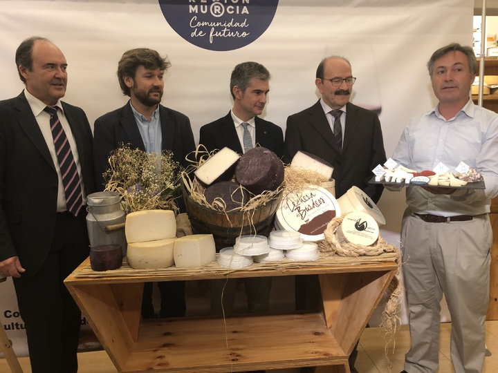 De izquierda a derecha: Fulgencio Pérez, Alberto Hernández, Miguel Ángel del Amor, Adolfo Falagán y Eduardo Haba