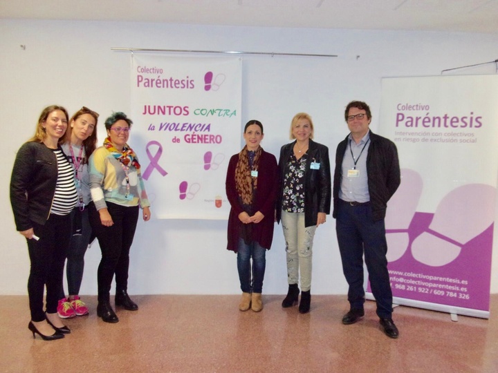 La exposición fotográfica 'Cuida-T' muestra los trabajos de un grupo de adolescentes del Centro de Atención a Víctimas de Violencia Mar Menor