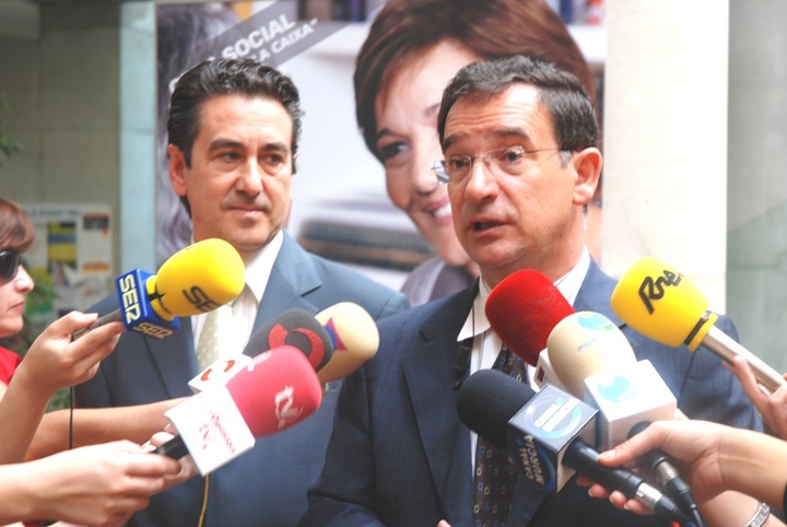 Presentación cursos y guía Política Social y La Caixa