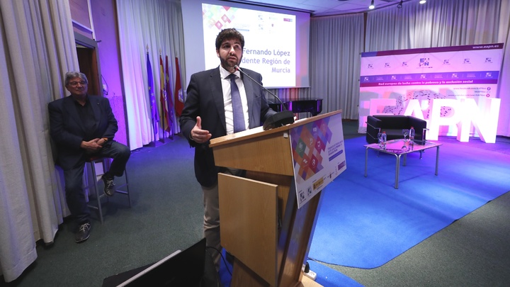 El presidente clausura el seminario 'Integración de políticas para la lucha contra la pobreza y la exclusión social'
