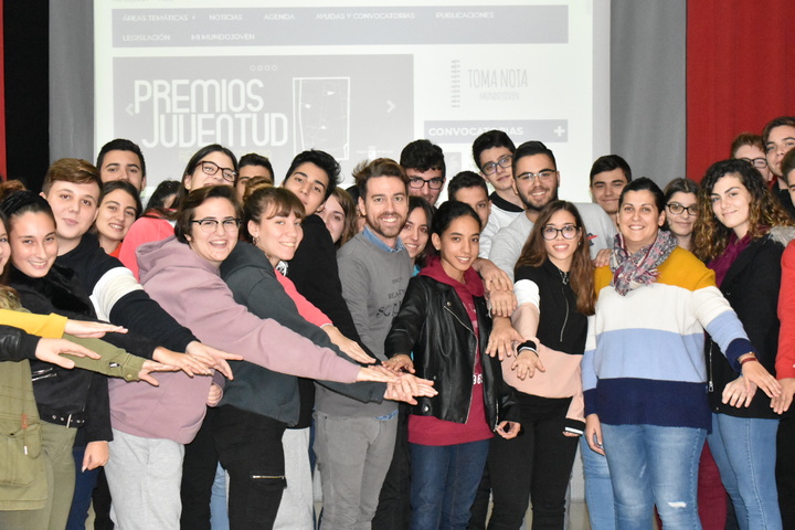 El director general de Juventud, Francisco Sánchez, presenta la nueva web de Juventud