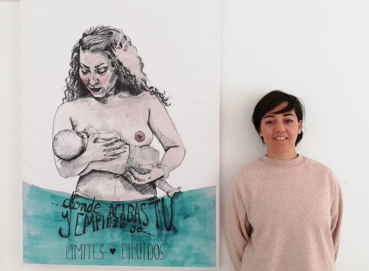 Las creadoras Gelen Ortín junto a dos de las obras que exhibe en las nuevas muestras del Plan de Espacios Expositivos.