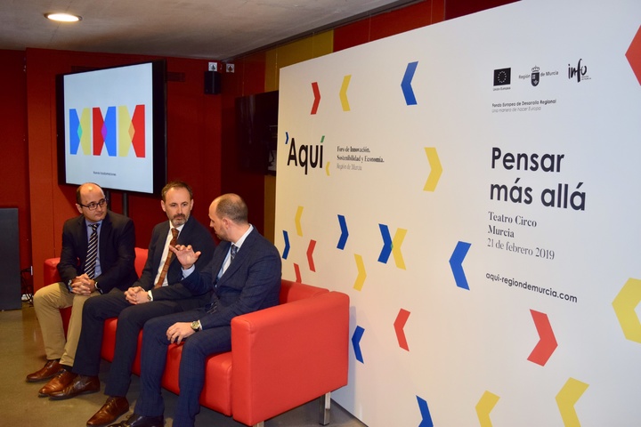 Imagen de la presentación del foro AQUÍ (II)