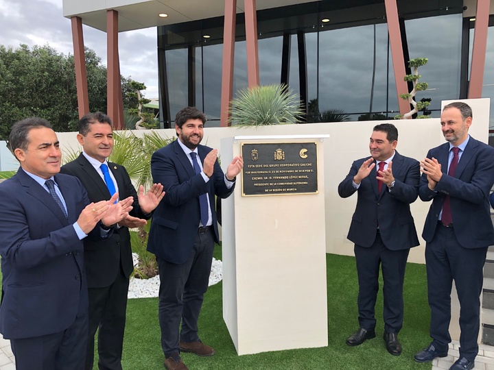 El presidente Fernando López Miras inaugura las nuevas instalaciones del Grupo Caliche (2)