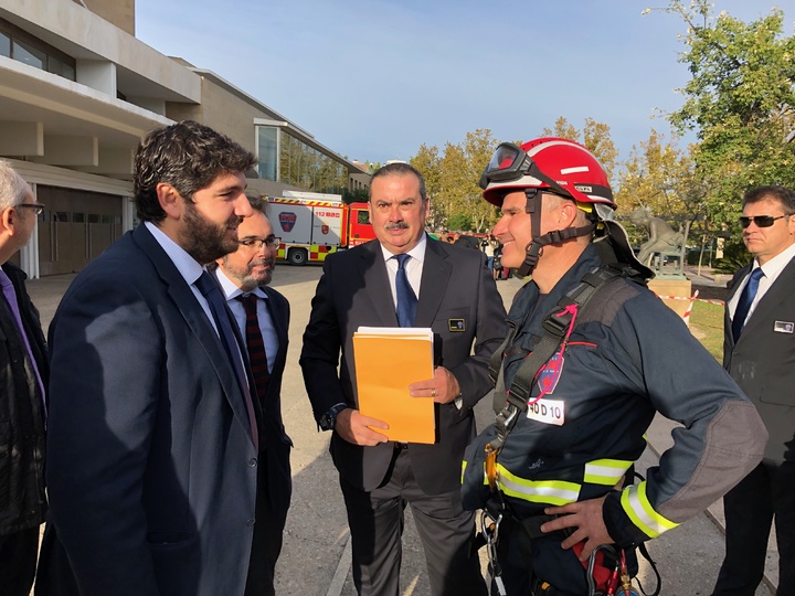 El presidente de la Comunidad, Fernando López Miras, en el acto de celebración del 25 aniversario del Consorcio de Extinción de Incendios y Salvamento de la Región de Murcia (CEIS) (3)