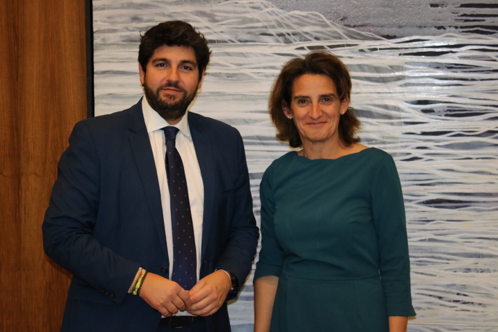 El presidente de la Comunidad, Fernando López Miras, se reúne con la ministra para la Transición Ecológica, Teresa Ribera