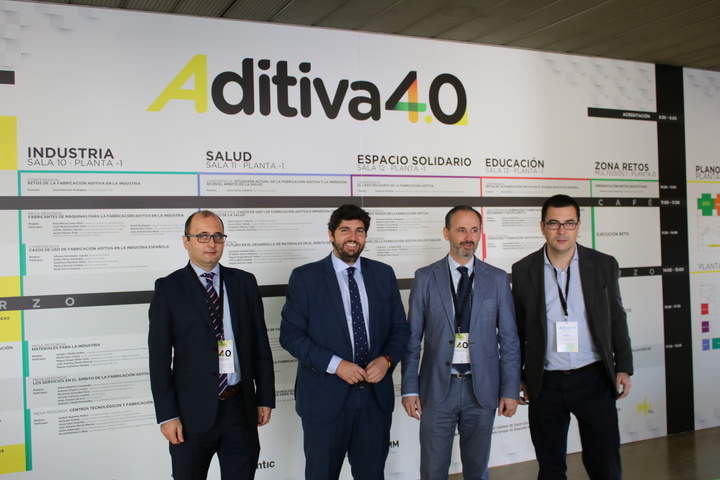 El presidente de la Comunidad, Fernando López Miras, visita el congreso 'Aditiva 4.0'. (2)