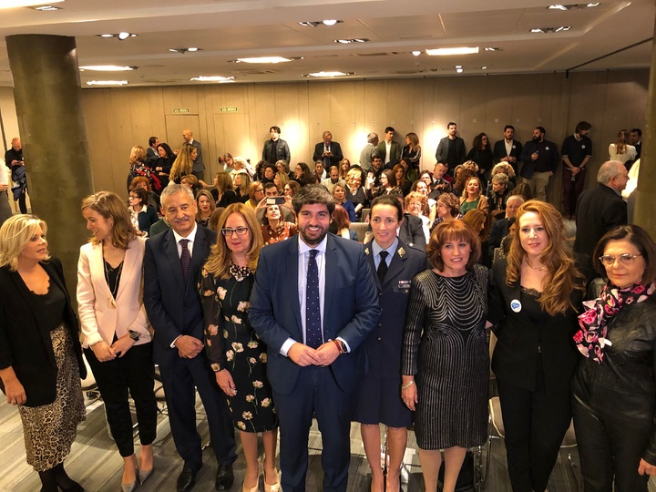 López Miras clausura la gala del 25 aniversario de la Organización de Mujeres Empresarias y Profesionales de la Región de Murcia