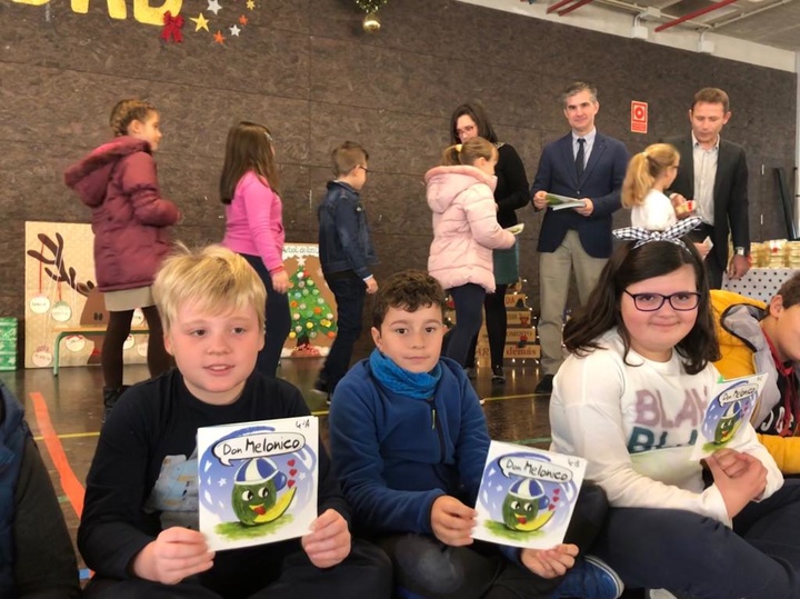 Los escolares reciben el cuento 'Don Melonico'