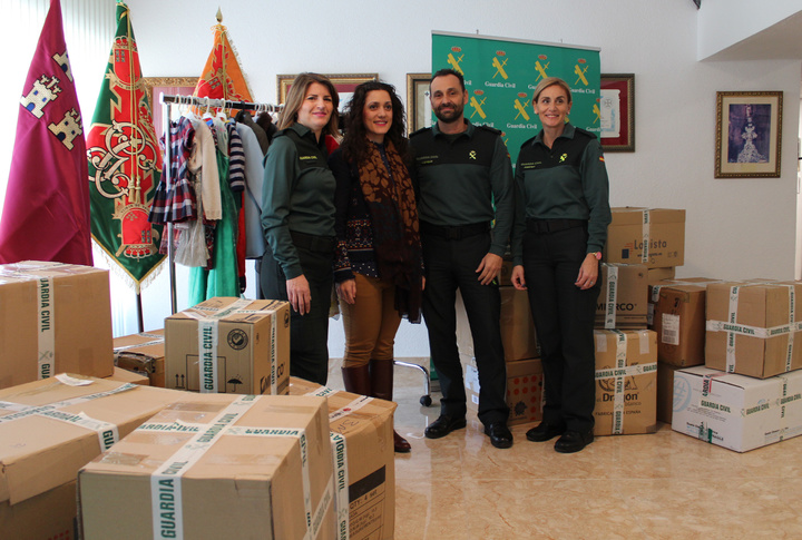 Campaña Solidaria de recogida de ropa y juguetes para mujeres y niños víctimas de violencia de género.