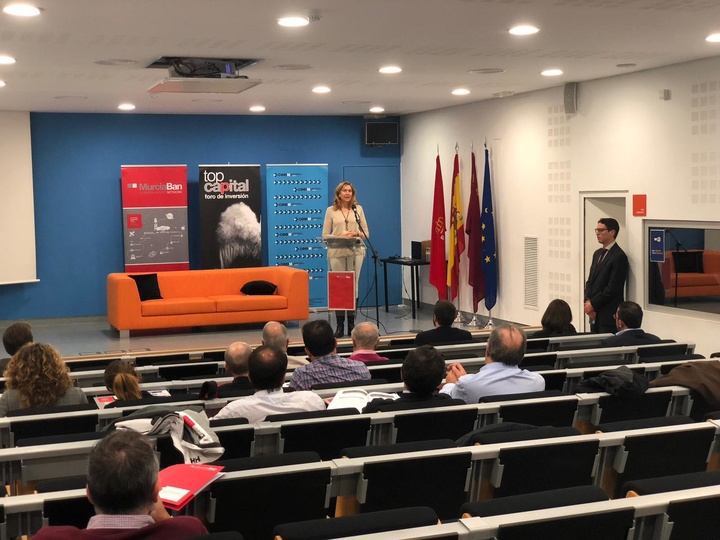 Imagen de la ponencia de la 'business angel' Carmen Carpintero en el Ceeim.