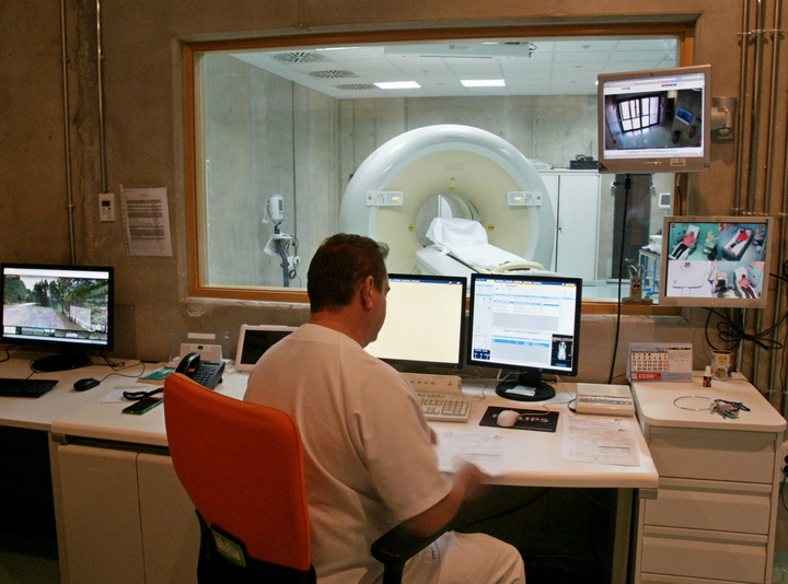 La Arrixaca es el primer hospital público del país en implantar un generador propio de galio 68