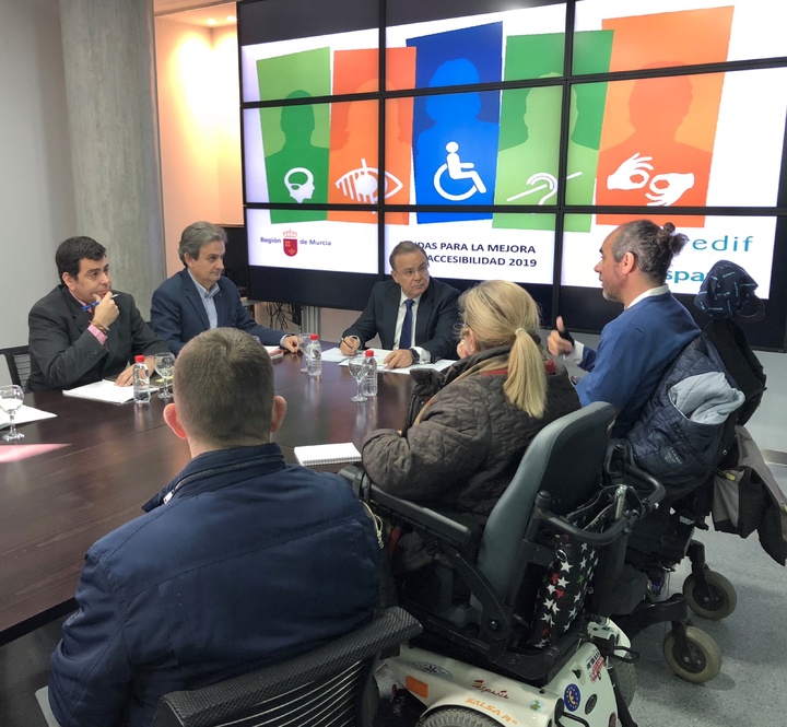 Reunión con representantes de Predif (Asociación estatal sin ánimo de lucro, que representa y realiza programas a favor de personas con discapacidad física) y Asociación de Parapléjicos y Grandes Discapacitados Físicos (ASPAYM)