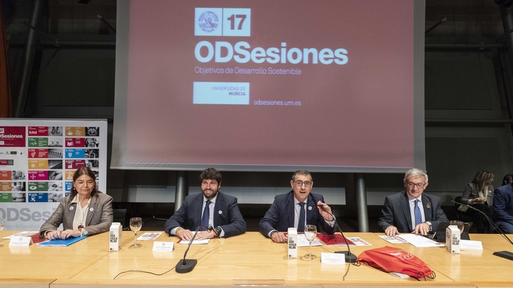 El presidente de la Comunidad clausura el acto de presentación del proyecto 'ODsesiones' (3)