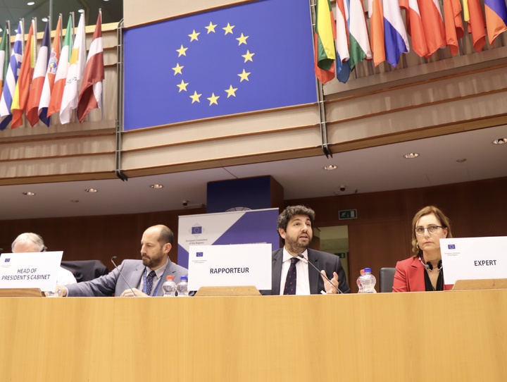 El presidente de la Comunidad, Fernando López Miras, durante su intervención en el pleno del Comité de las Regiones (3)