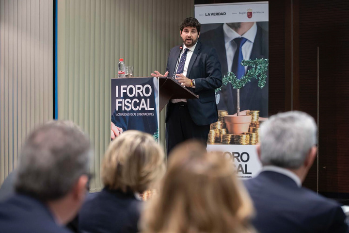 Fernando López Miras inaugura el I Foro Fiscal 'Actualidad Fiscal e Innovaciones' (2)