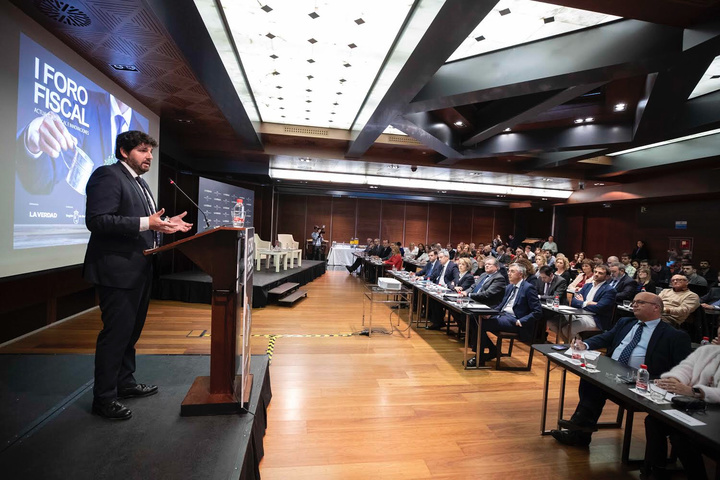 Fernando López Miras inaugura el I Foro Fiscal 'Actualidad Fiscal e Innovaciones'