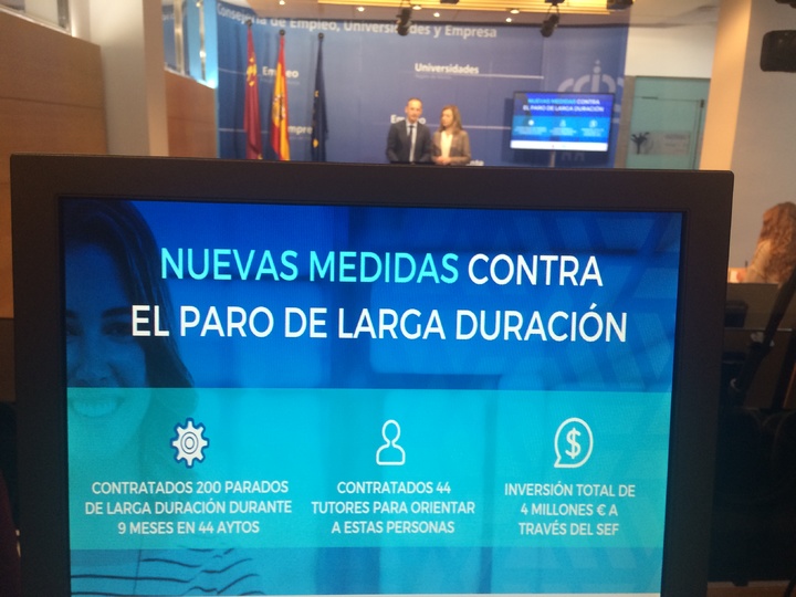 Imagen de la presentación de dos acciones de apoyo a los parados de larga duración (II)