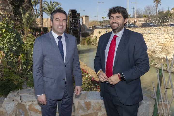 El presidente de la Comunidad, Fernando L&oacute;pez Miras, visita la Noria de Alcantarilla, recientemente restaurada (2)